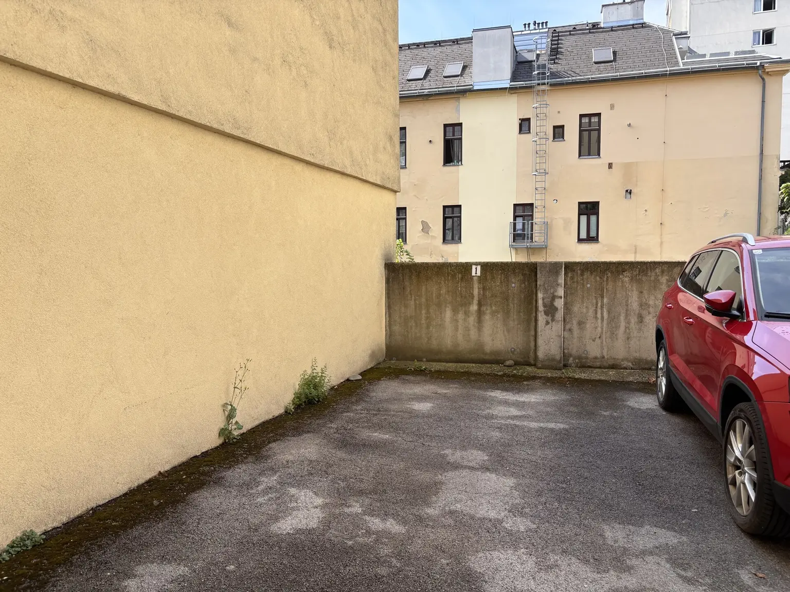3 ZIMMER + Parkplatz  im ZENTRUM!!!