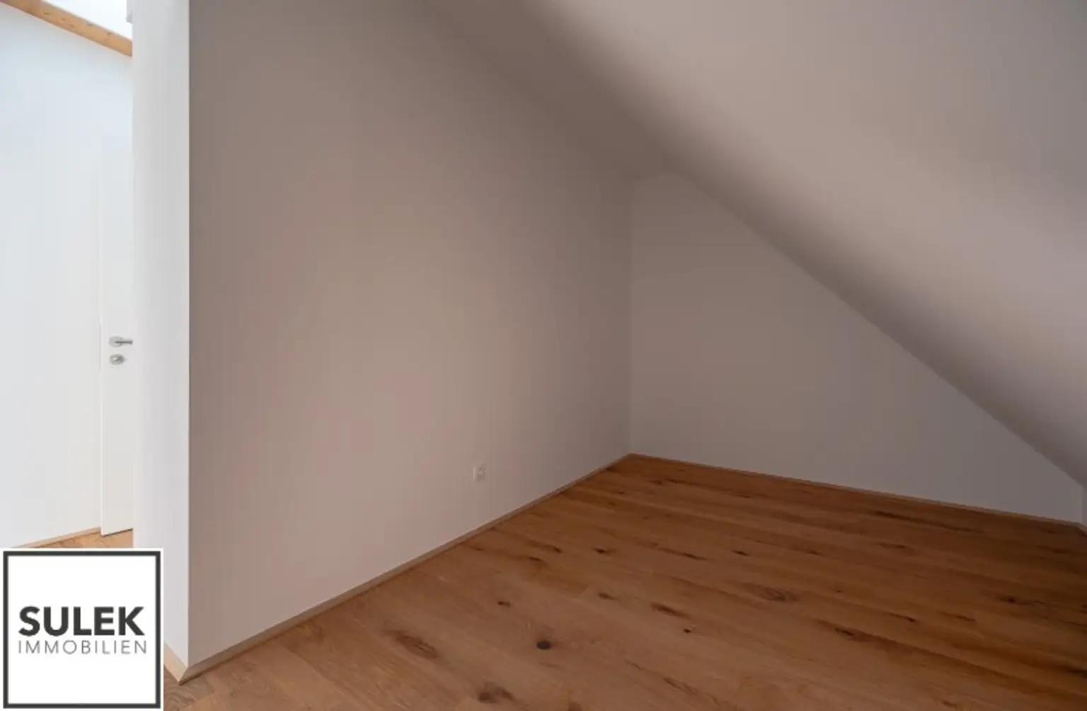 Erstbezug: traumhafte DG-Maisonette mit 3 Schlafzimmern und 2 Bädern