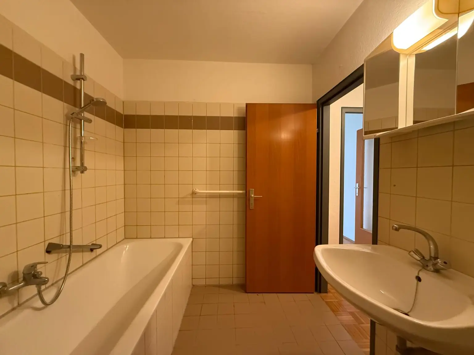 Einziehen oder Vermieten! Nähe U1 - helle & ruhige Wohnung - OPEN HOUSE 8.10. !!!