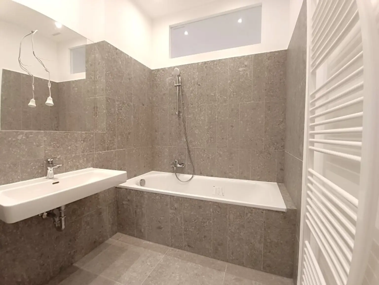 Altbaujuwel mit Erstbezug und U-Bahn Nähe! 3 Zimmer! Nähe Servitenviertel & U4 Friedensbrücke!