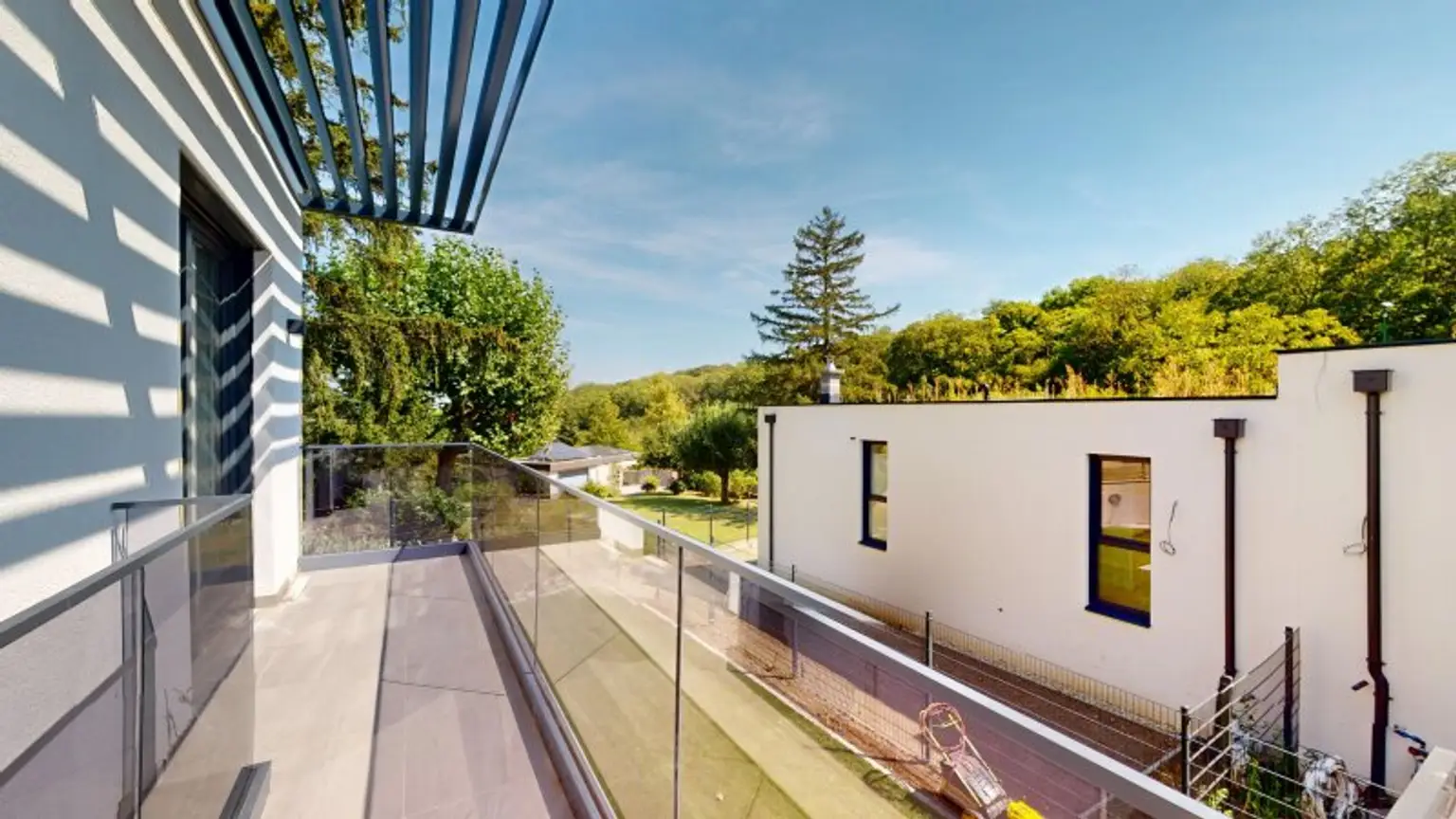 Exklusive Doppelhaushälften mit Traum-Ausblick auf die Burg Liechtenstein – schlüsselfertig mit Terrasse, Garten & Balkon! 4–5 Zimmer für höchste Wohnansprüche!