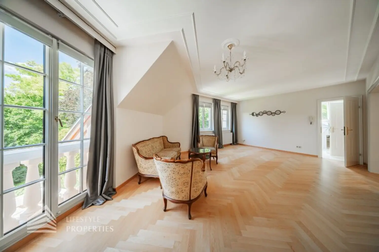 Beeindruckende Villa mit gepflegten Garten und Pool