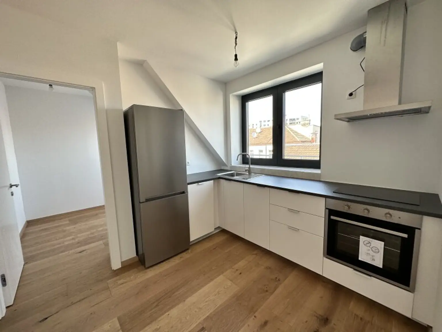 ZWEITBEZUG: 3-Zimmer-Wohnung mit Loggia in der Varnhagengasse