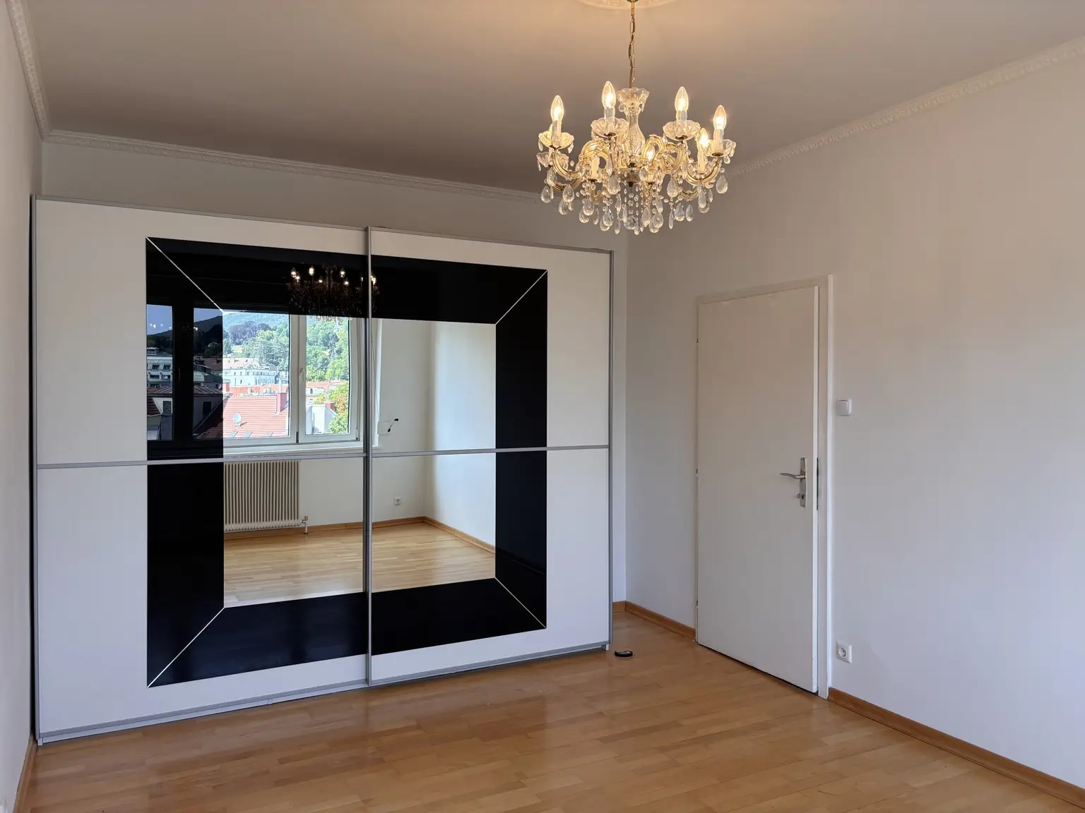 3 ZIMMER + Parkplatz  im ZENTRUM!!!