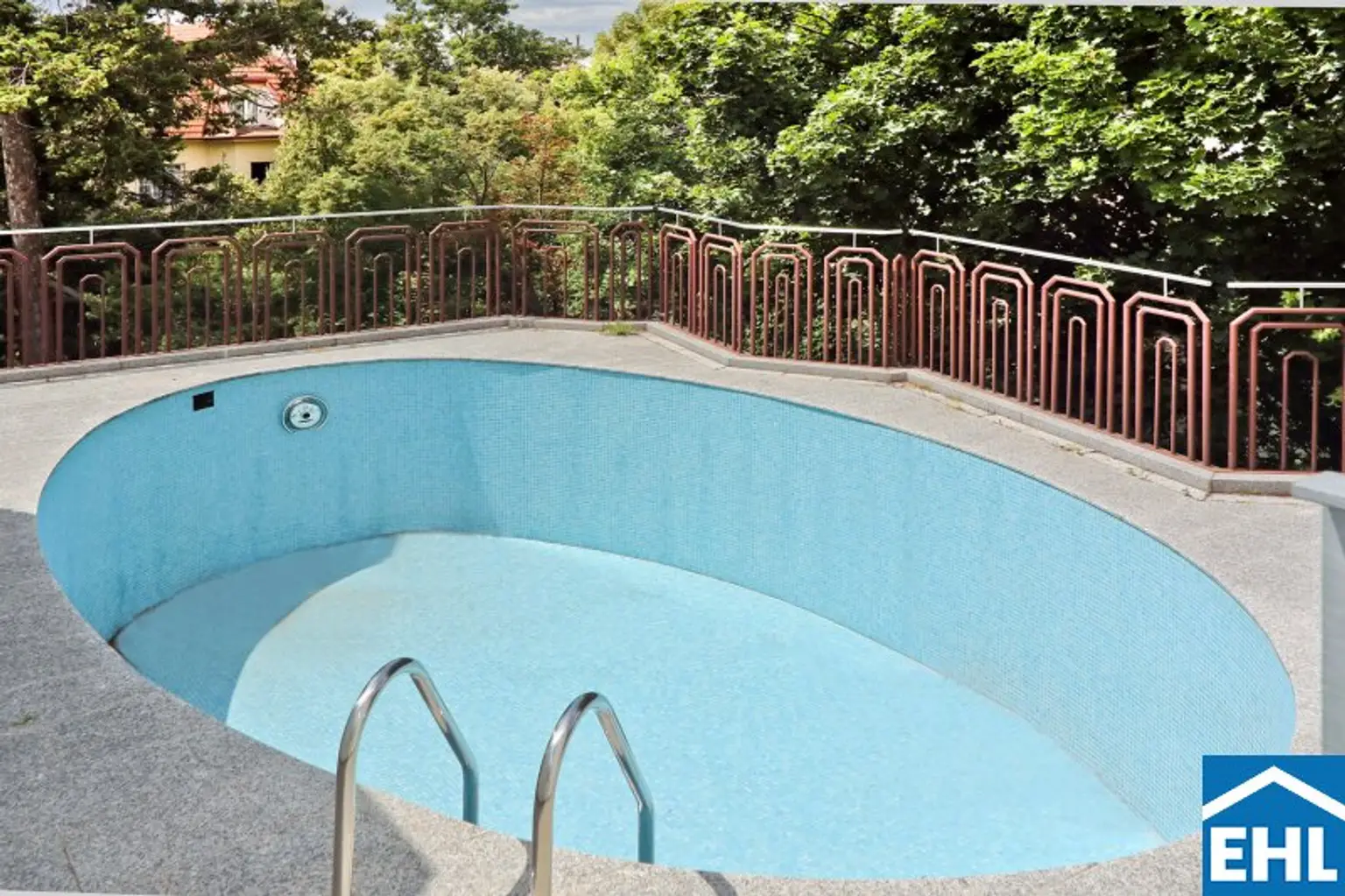 Stilvolle Villa mit Außenpool in exklusiver Grünruhelage des 19. Bezirks