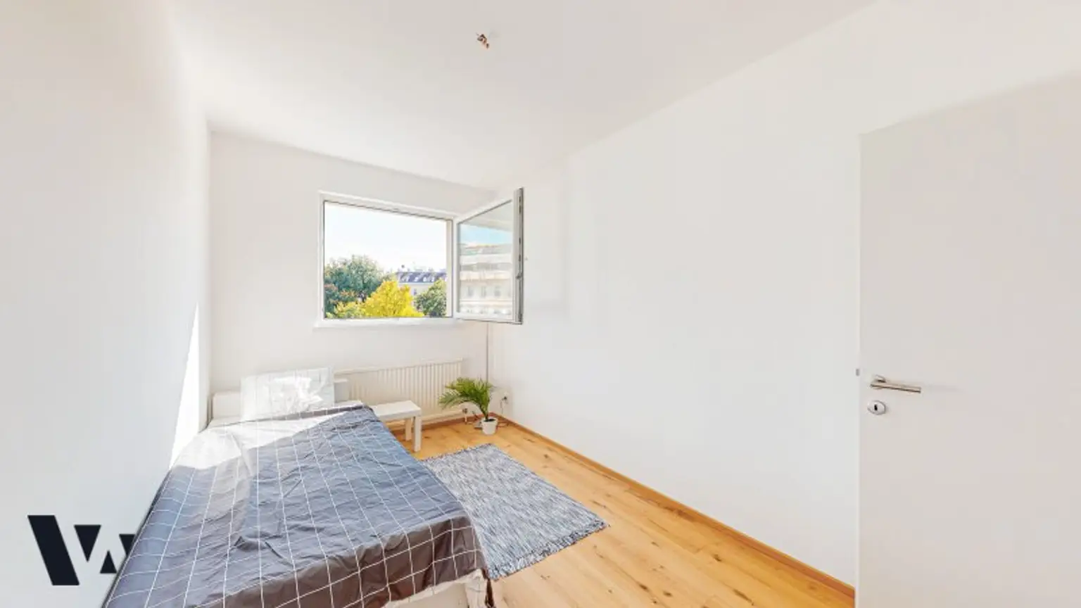 PARKBLICK AM HUNDSTURM | NEU RENOVIERTE 3-ZIMMERWOHNUNG MIT PARKPLATZ
