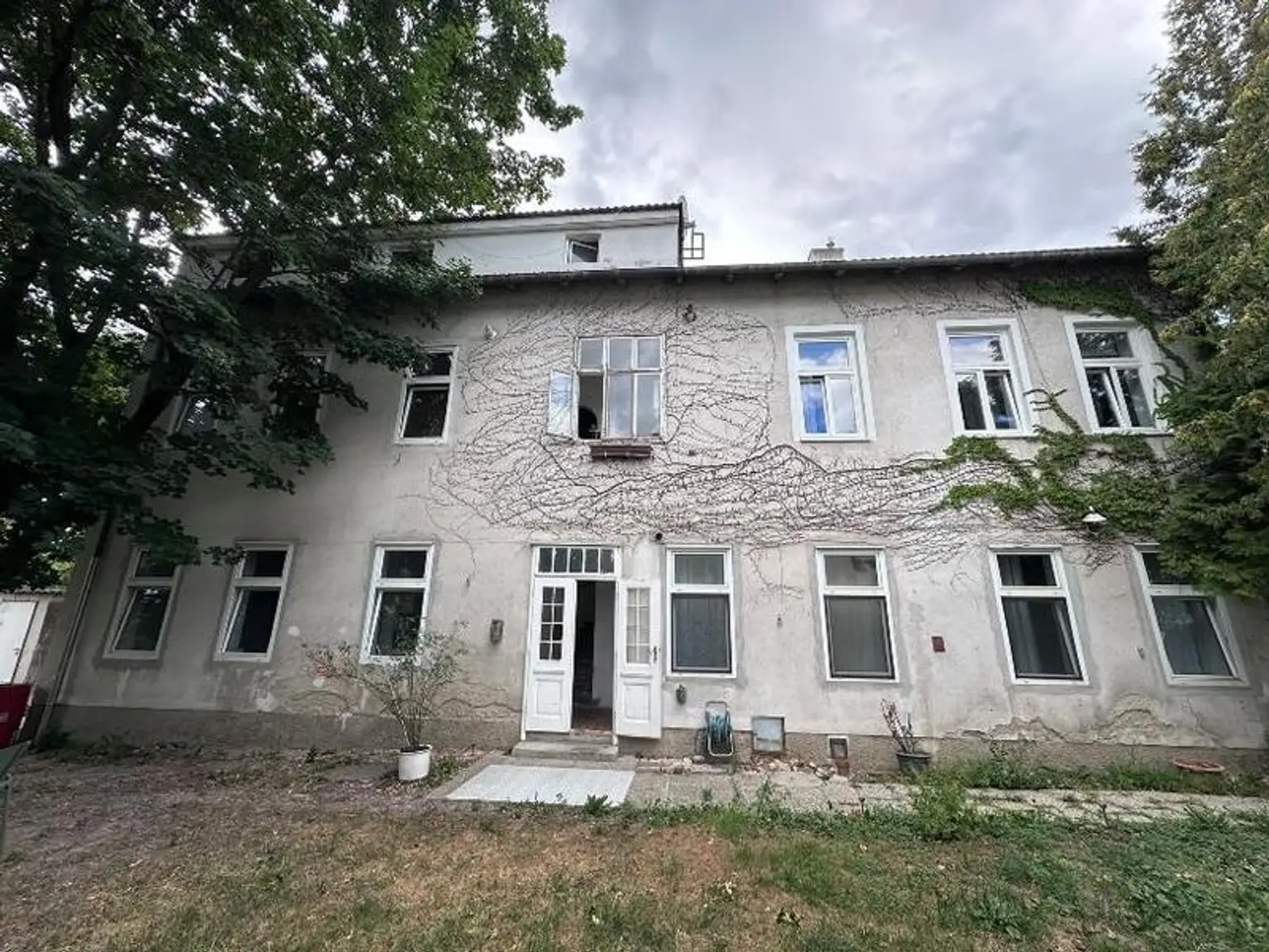 Haus - Hinterhof