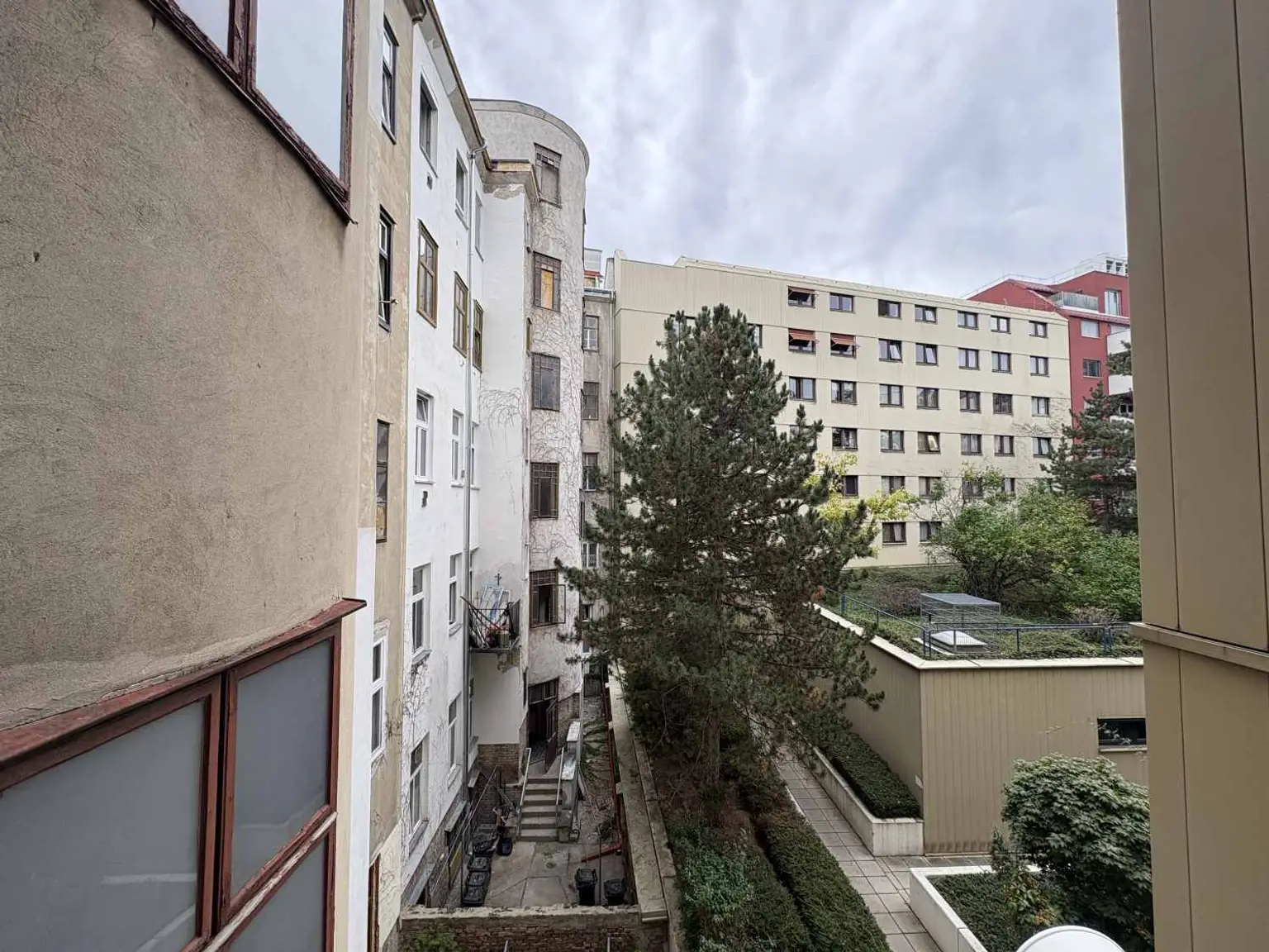 Erstbezug nach Sanierung - Innenhoflage - 
Schöne 1 Zimmer Wohnung