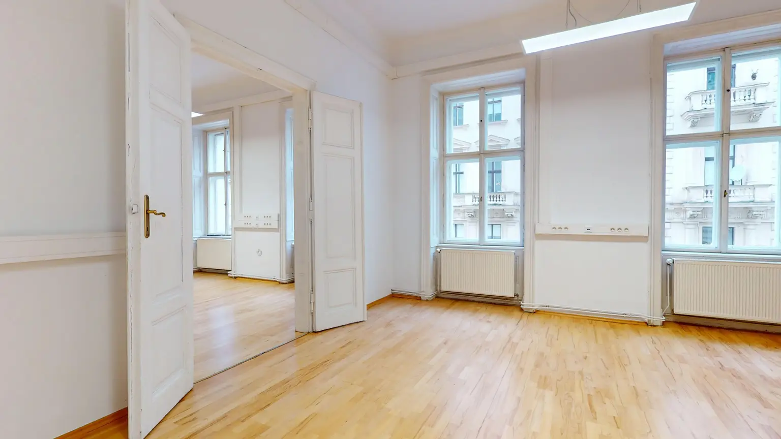 Elisabethstraße: Büroräumlichkeiten mit klassischen Altbau-Elementen - EDV-Verkabelung