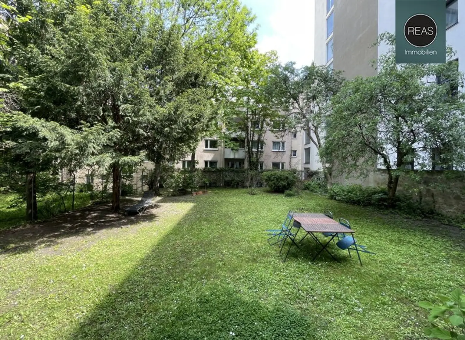 Büro mit Gartenblick und Erker in Bestlage neben dem Schubert-Museum! Gartennutzung inklusive!