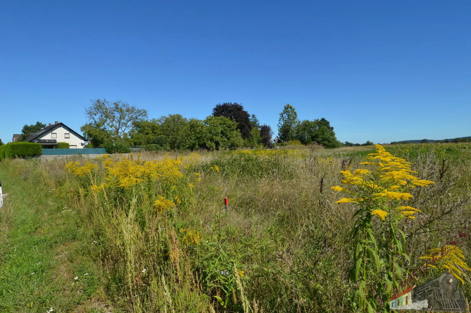 1.930 m² Grundstück umgeben von Feldern