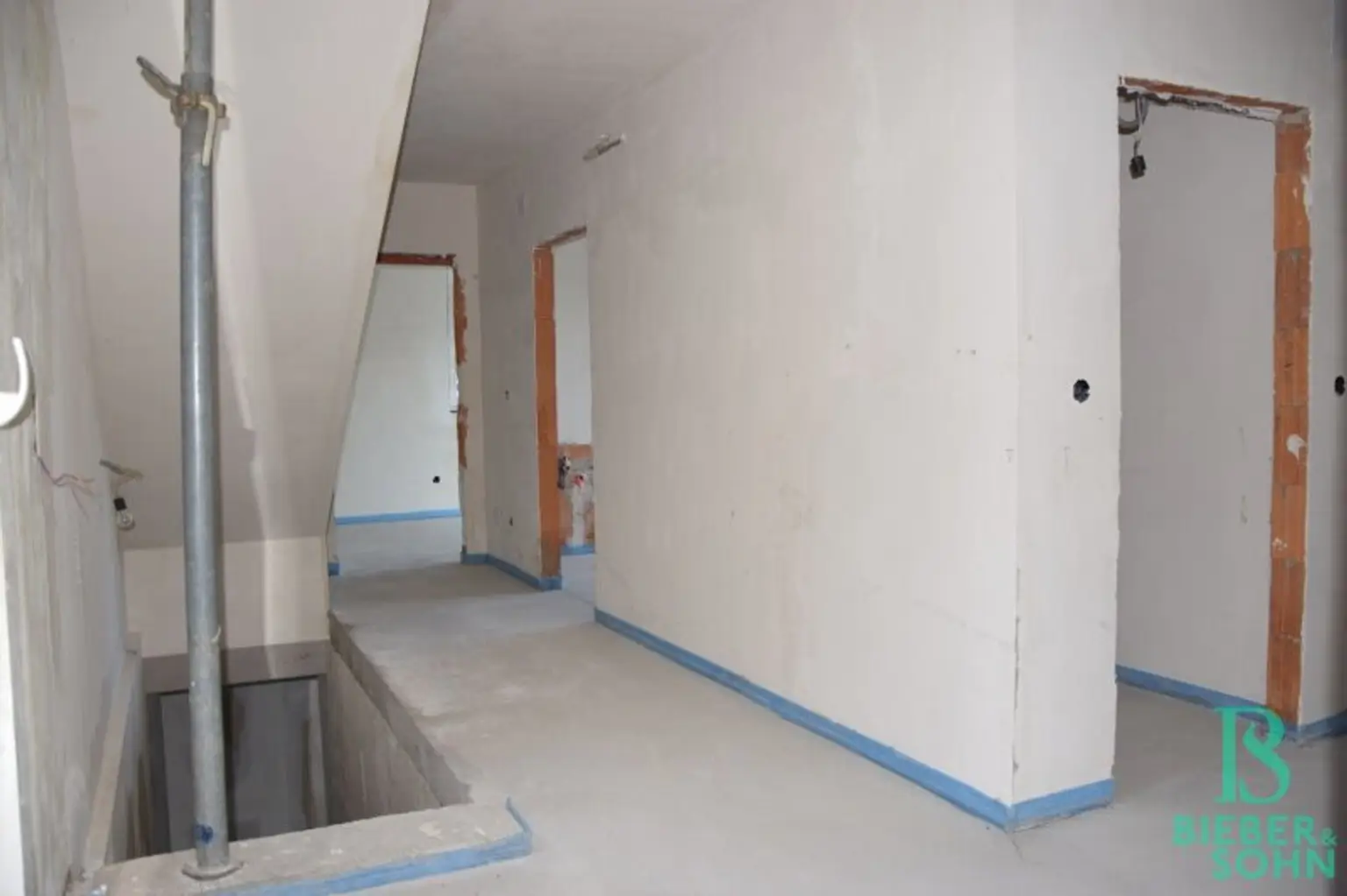 Großzügiges, sonniges Einfamilienhaus mit 80m² Dachterrasse
