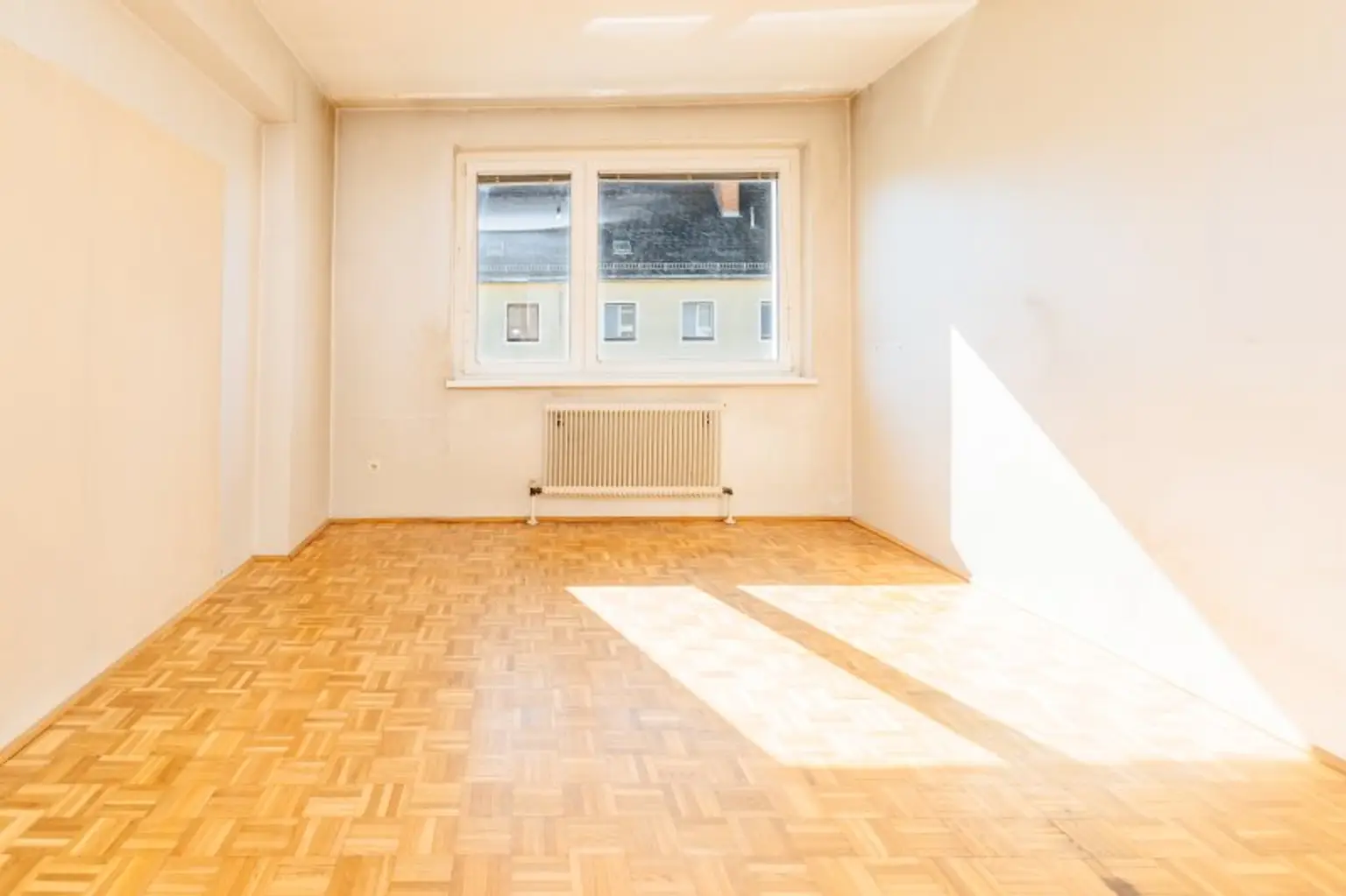 GEIDORF I UNSANIERTER WOHNJUWEL I RUHIGE LAGE MIT GRÜNBLICK I HOHE RÄUME I ALTBAUCHARME MIT PARKETT I BAD MIT  BADEWANNE I PROJEKT WOHNEN