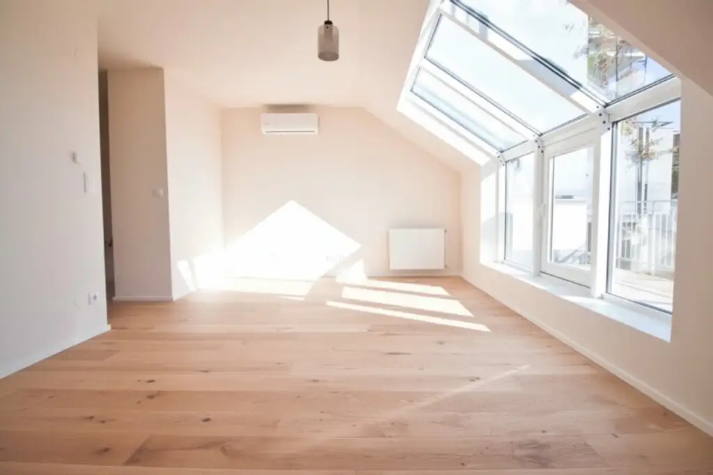 ERSTBEZUG | in 2005 ausgebautem DG | Terrasse auf Wohnebene und Dachterrasse mit Blick auf Gloriette | Klimaanlage