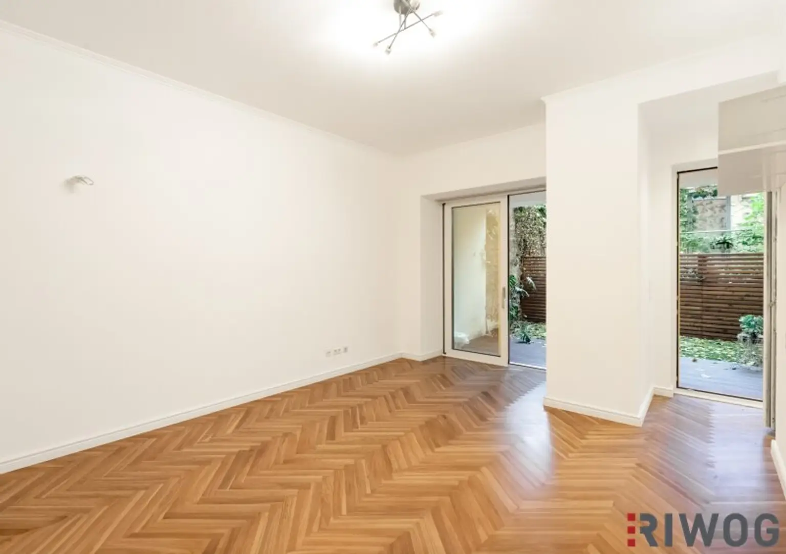 GARDEN IN THE CITY - ENTZÜCKENDE GARTENWOHNUNG MIT TERRASSE - TEILMÖBLIERT UND KOMPLETTKÜCHE - NÄHE MARIAHILFER STRASSE - SOFORT BEZIEHBAR