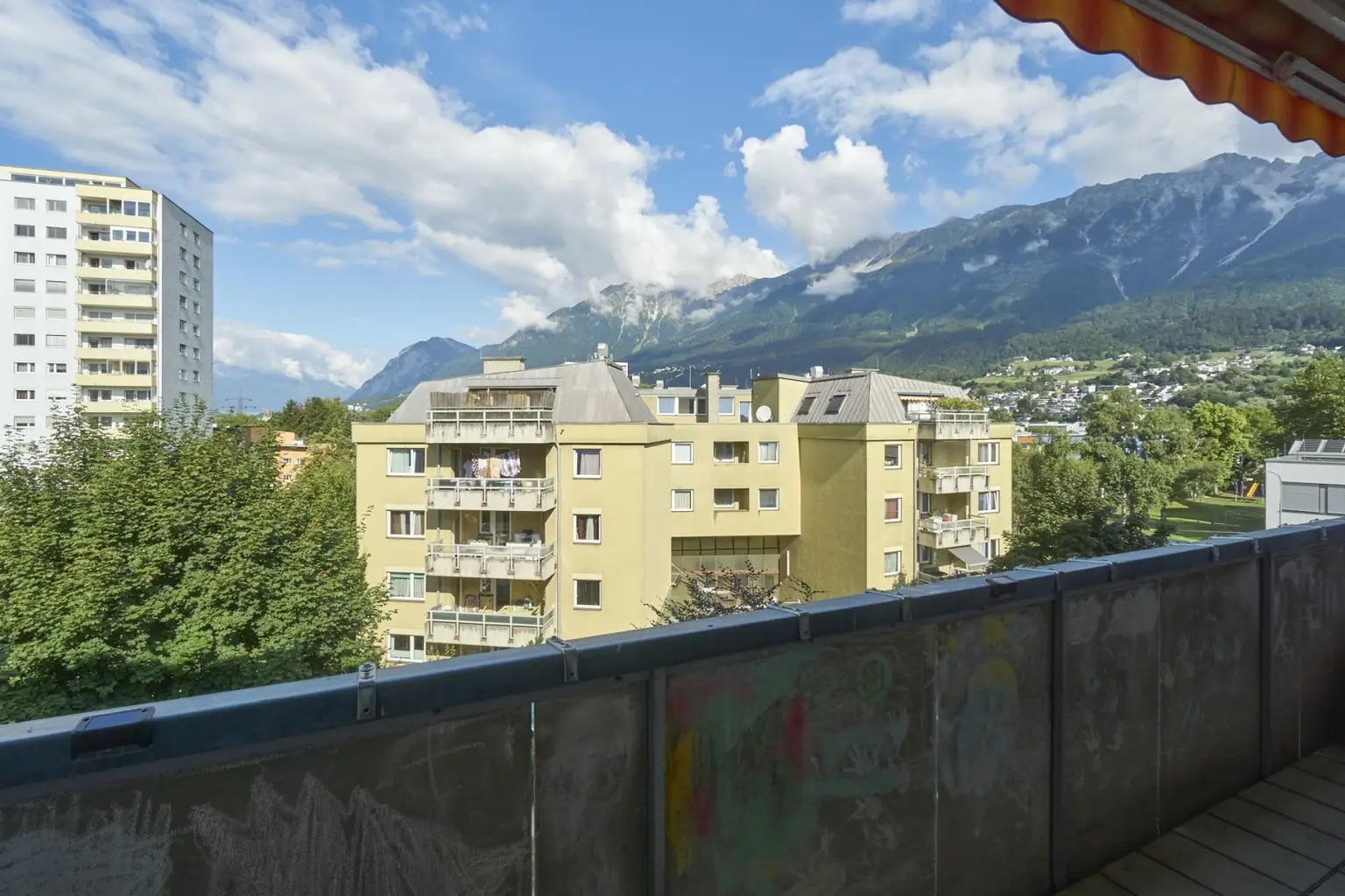 WG-taugliche 6-Zimmer-Wohnung mit Balkon und TG-AP