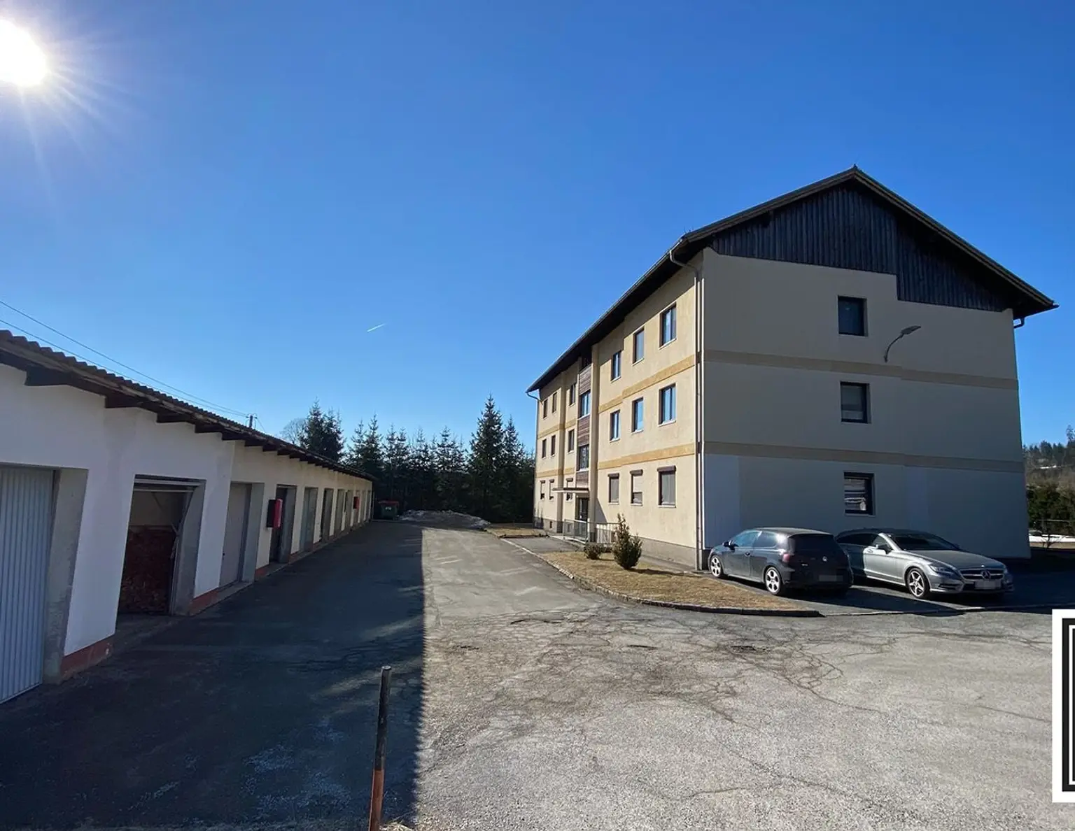 Bezirk Leoben: Zinshauspaket mit 34 Wohnungen und 26 Garagen
