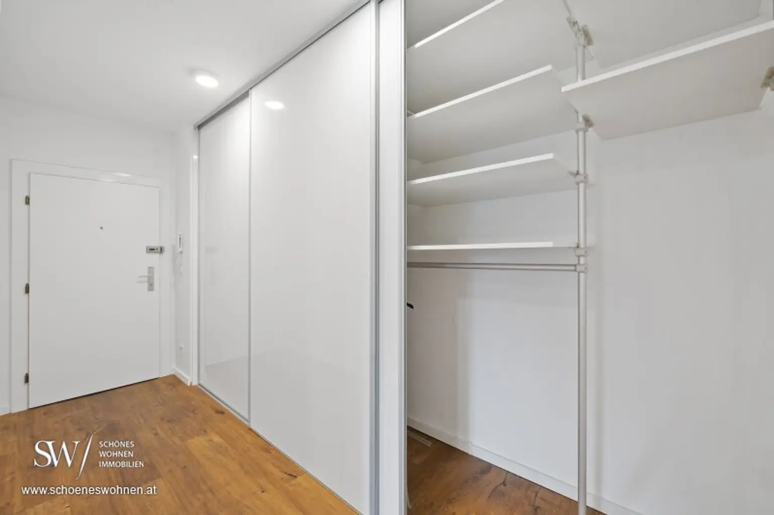 Vorraum mit Einbauschrank