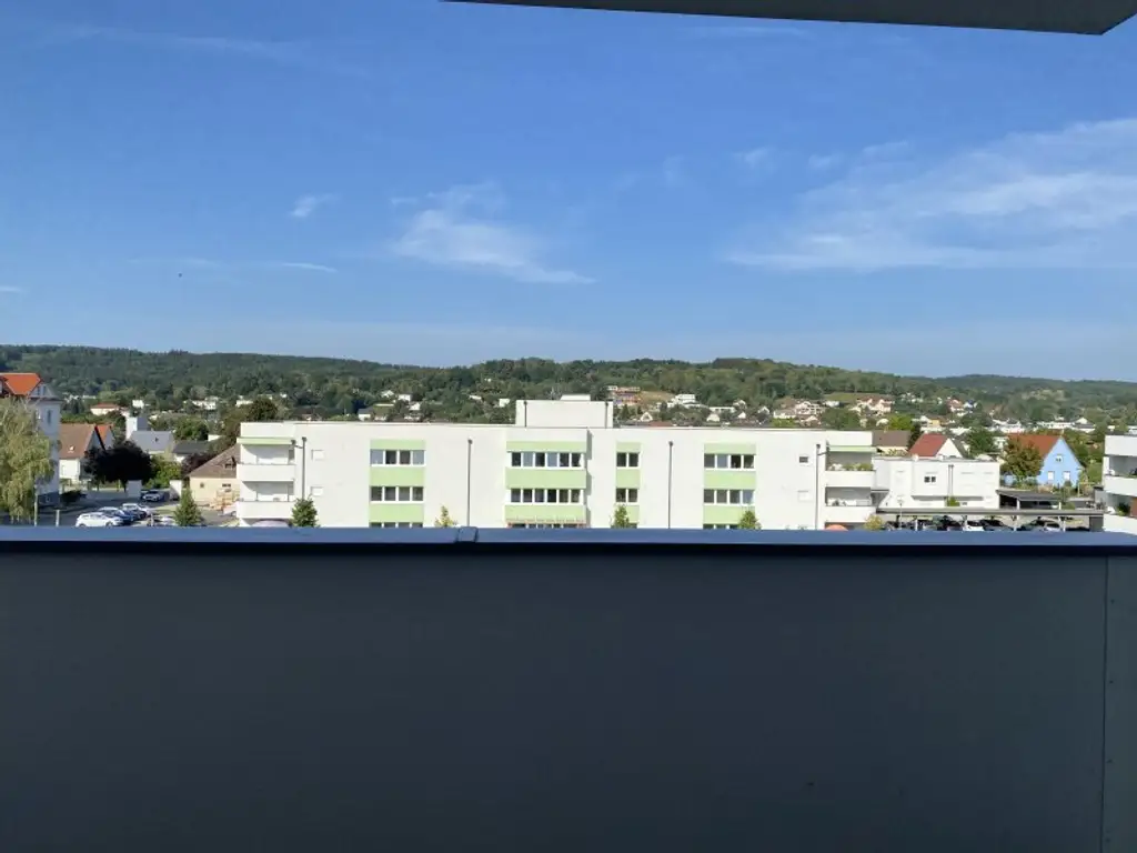 Sehr schöne , neue Mietwohnung, teilmöbliert