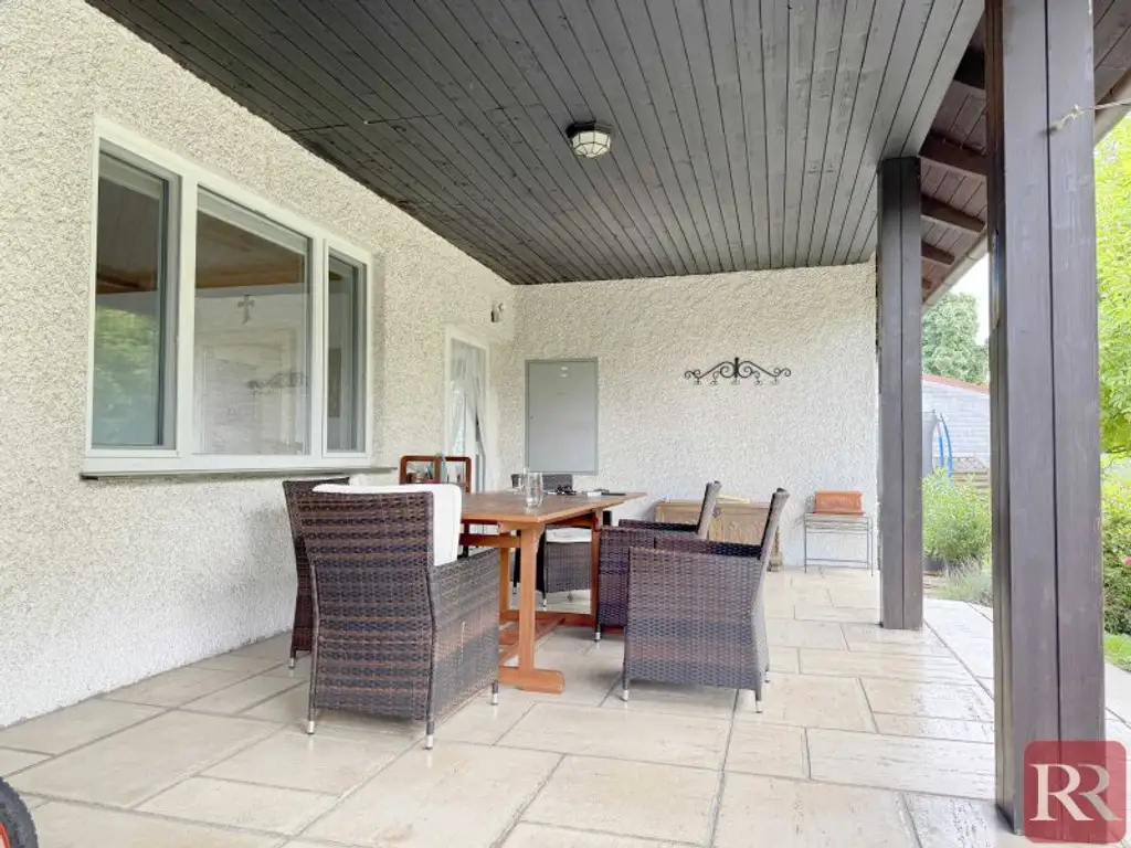 Bungalow auf großem, sonnigem Grund
