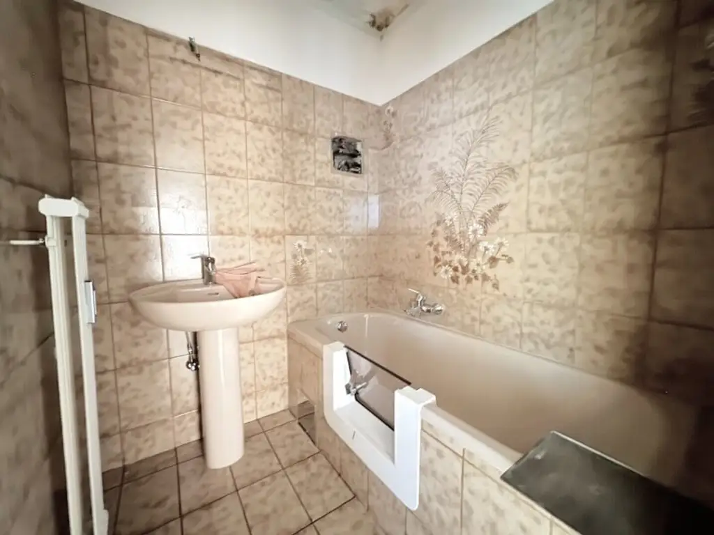 U6-Dresdner Straße : 3 Zimmer mit Loggia in Hofruhelage