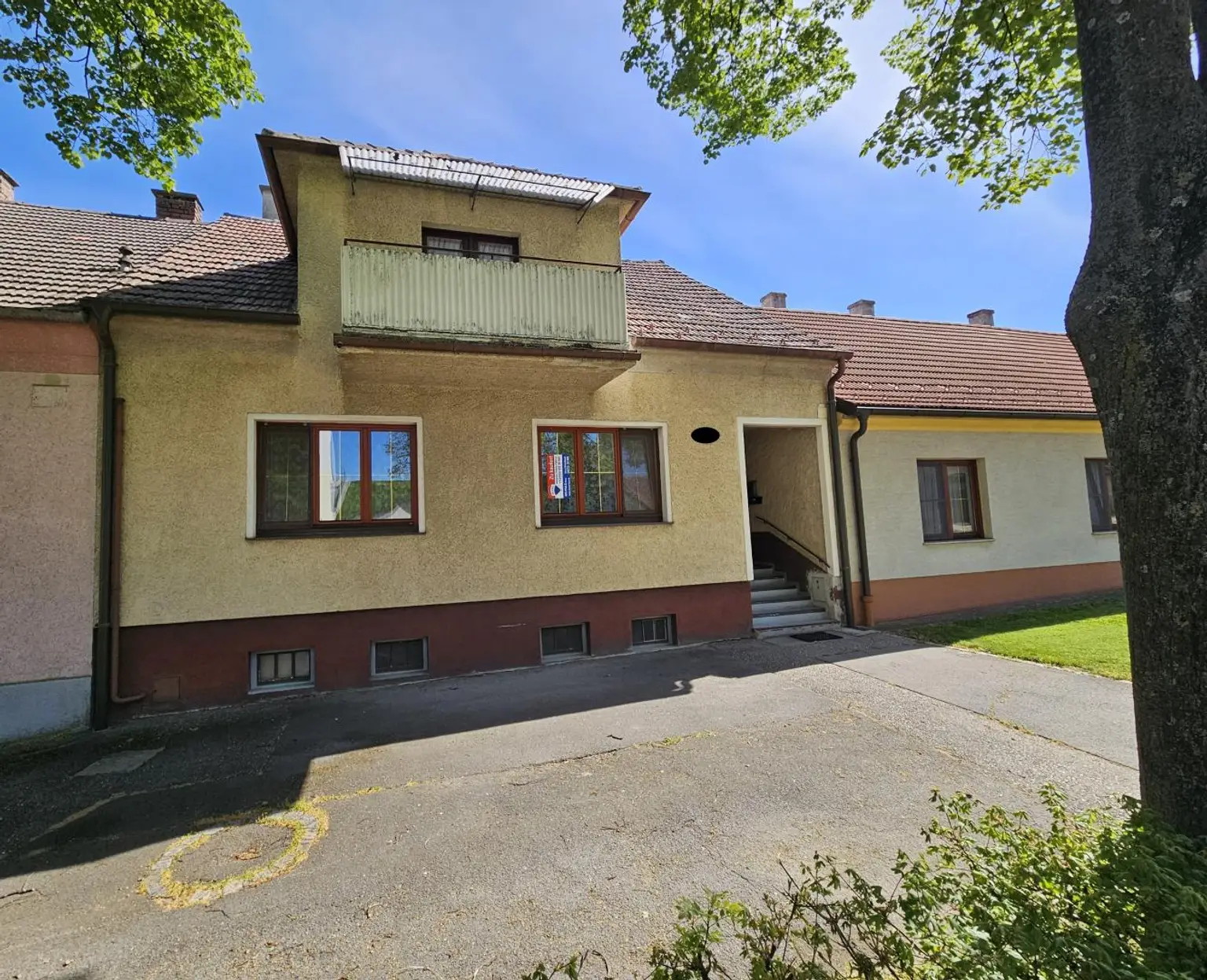 Einfamilienhaus mit kleinem Garten