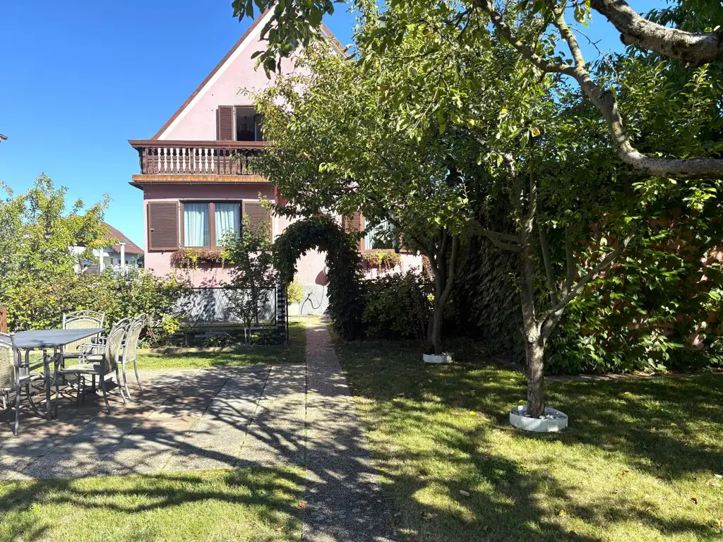 Charmantes Einfamilienhaus mit großem Grundstück und Gartenparadies