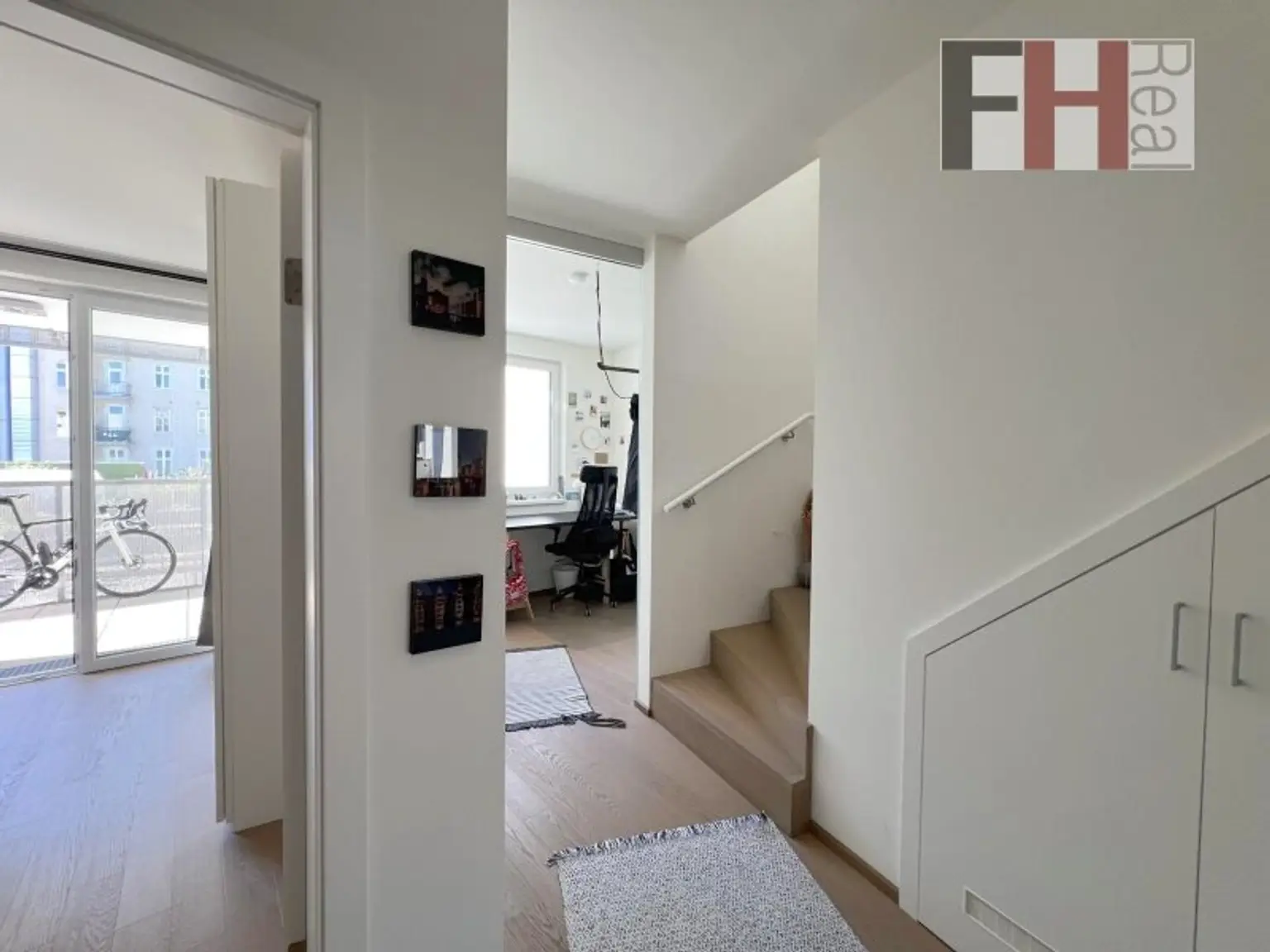 Neuwertige Dachgeschossmaisonette in Mariahilfer TOP-Lage, 2,5 Zimmer, 2 Terrassen Richtung Nord/West in ruhigen Innenhof!