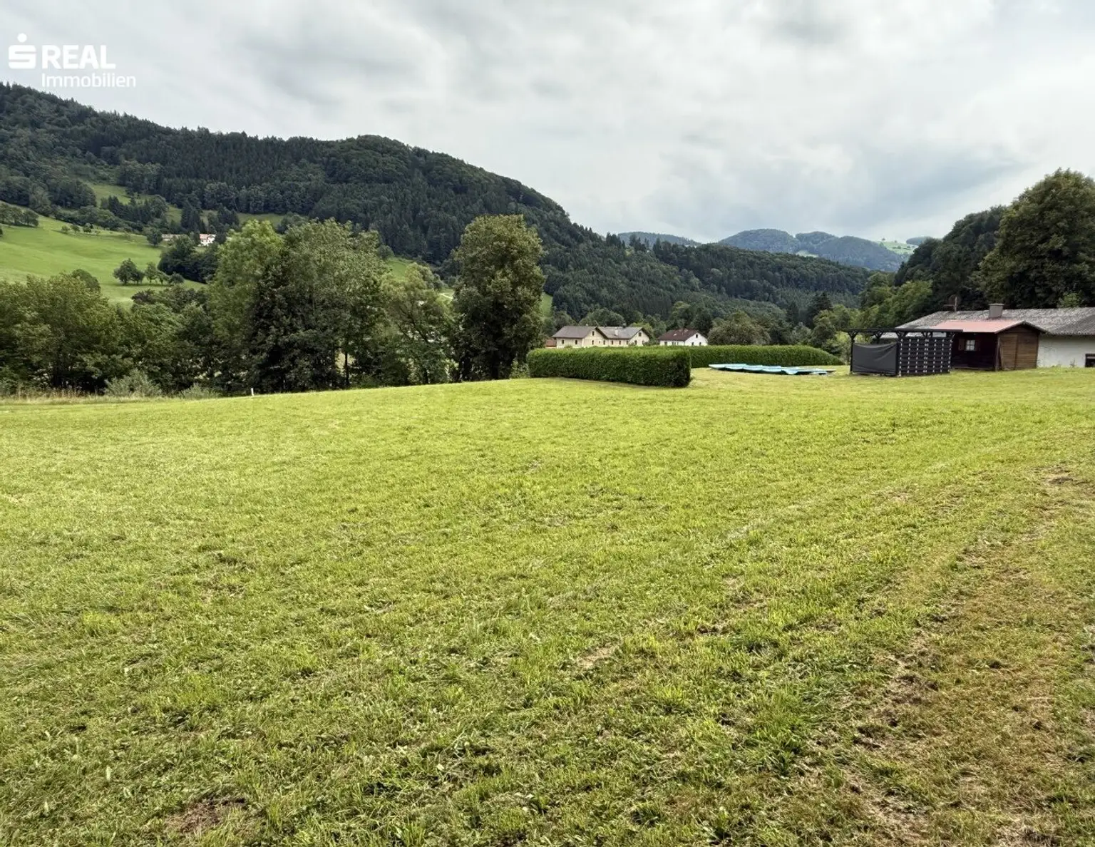 Randegg - Einfamilienhaus mit großem Grund - Alleinlage