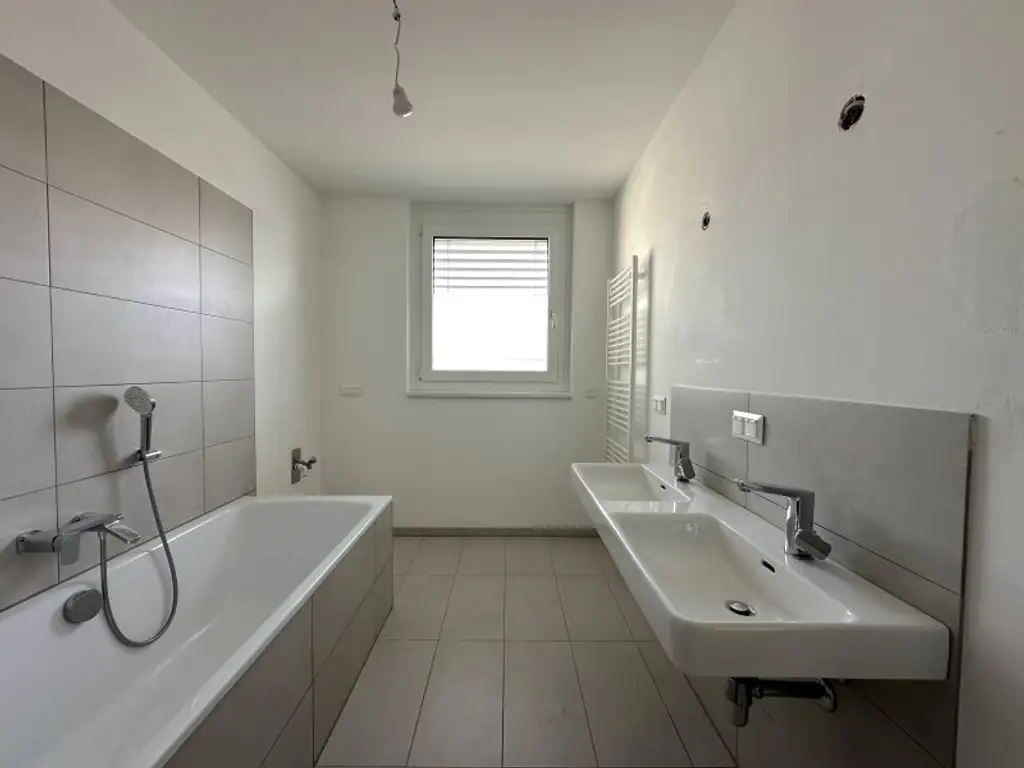 Hier werden Träume war! Exklusive 4-Zimmer Maisonette-Wohnung mit ca. 113 m2 sowie eigener Dachterrasse in ruhiger Lage