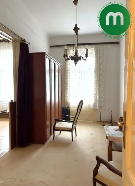 Altbauvilla aus der Jahrhundertwende mit großzügiger Liegenschaft