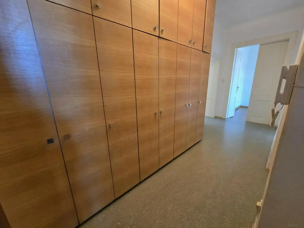 Wunderschöne Altbauwohnung mit Blick ins Grüne!