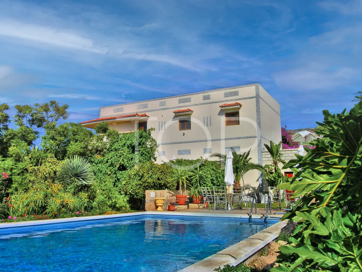 Romántica mansión con seis apartamentos en Costa de Adeje