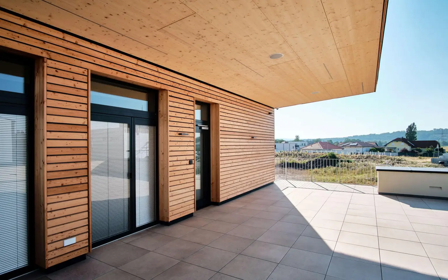 HI TECH BETRIEBSGEBÄUDE