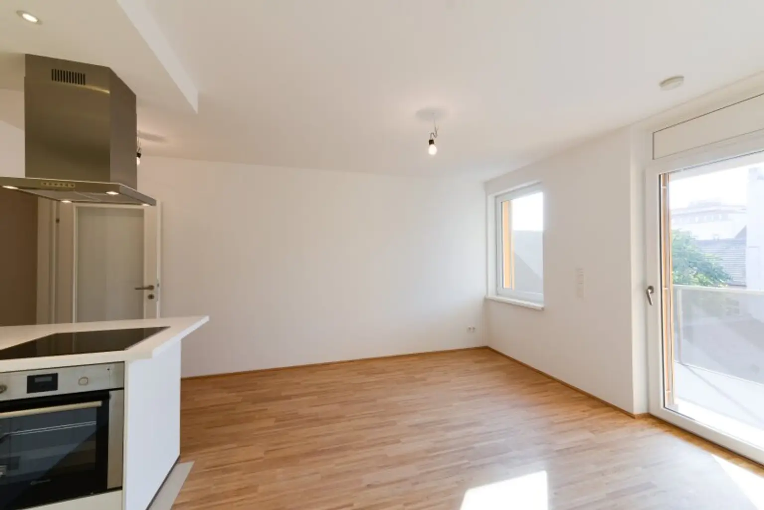 Neuwertige 2-Zimmer-Wohnung beim Westbahnhof - Balkon, Garage, U-Bahn