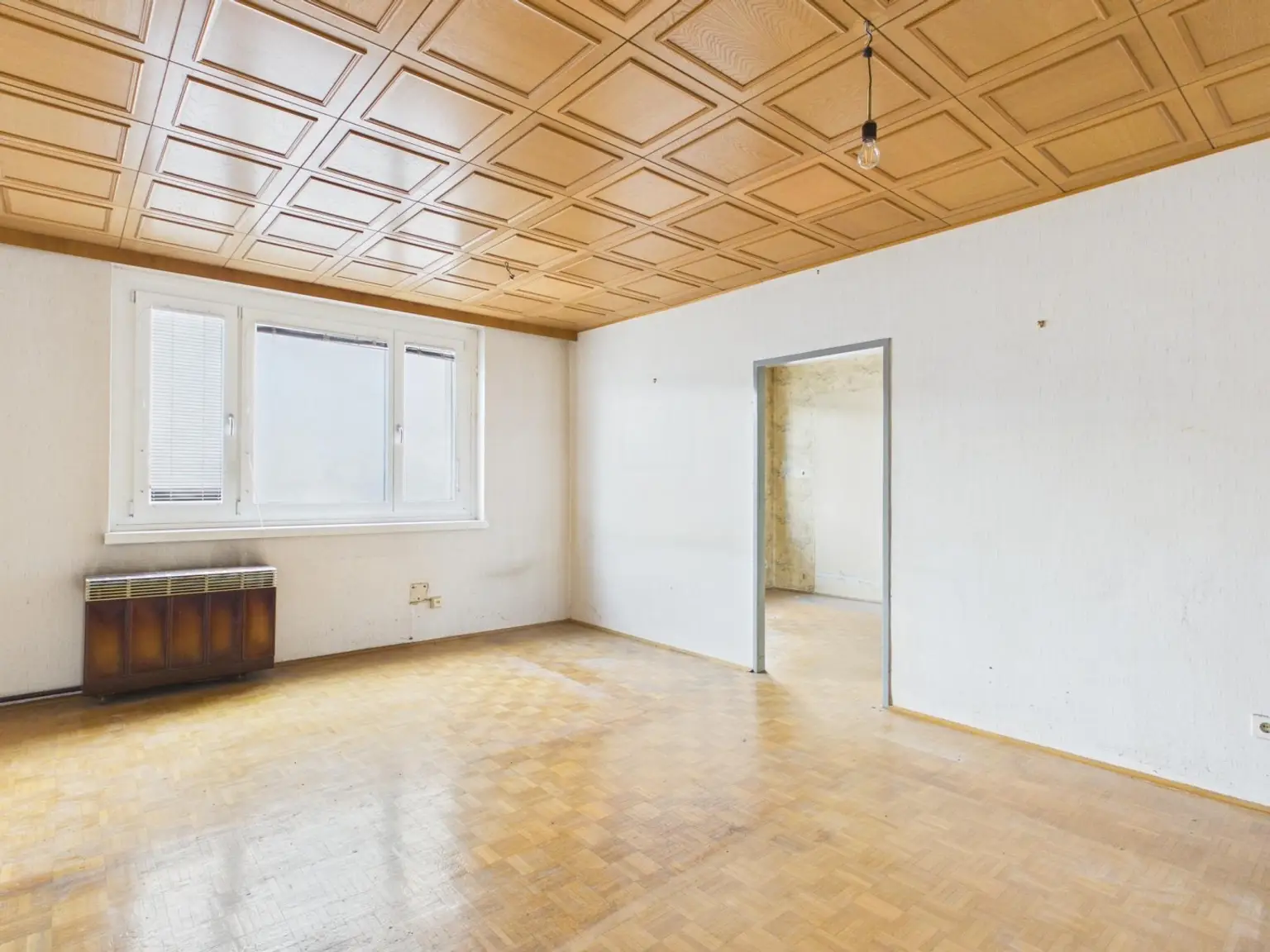 CAM04191G0-PR0081-STILL012