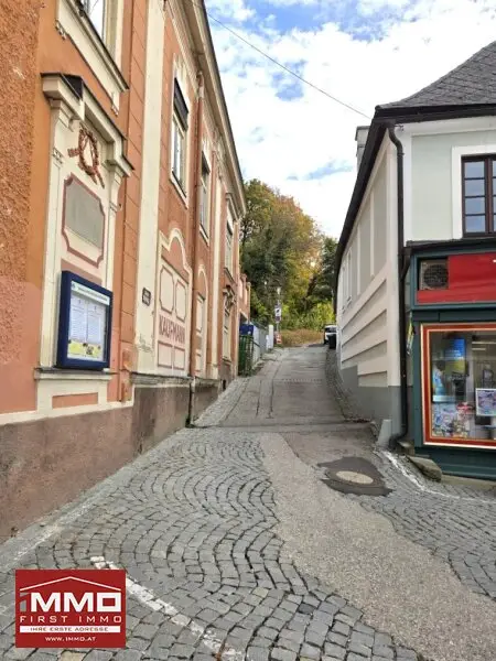 RUHELAGE IM ORTSKERN VON NEULENGBACH - EINE STUNDE VON WIEN ENTFERNT