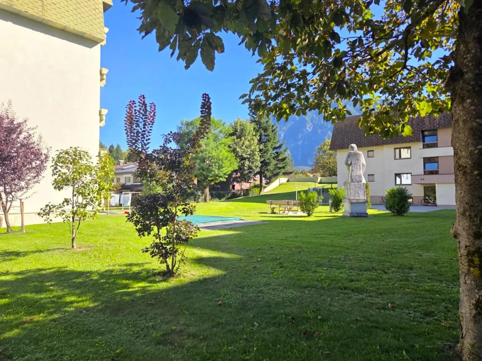 Eigentumswohnung mit Loggia und TG-Parkplatz, Sanierungsbedarf