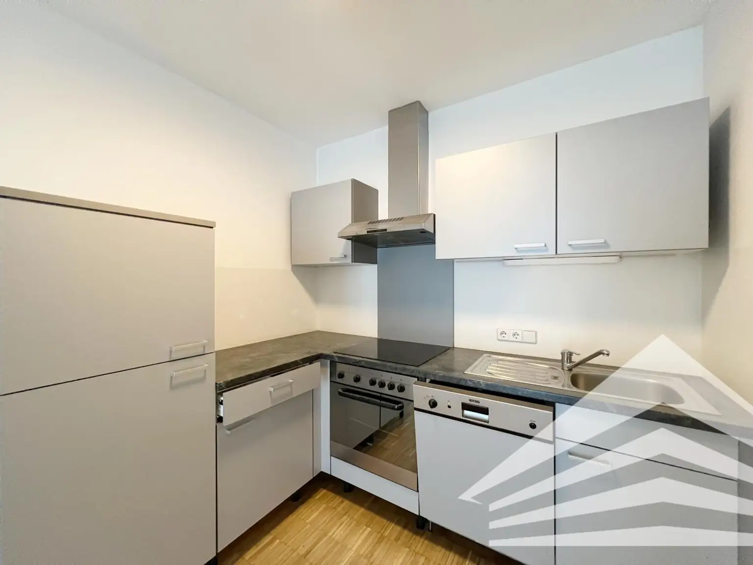 Business Corner Urfahr - Tolle 2 Zimmerwohnung mit Wintergarten in zentraler Urfahraner Lage!