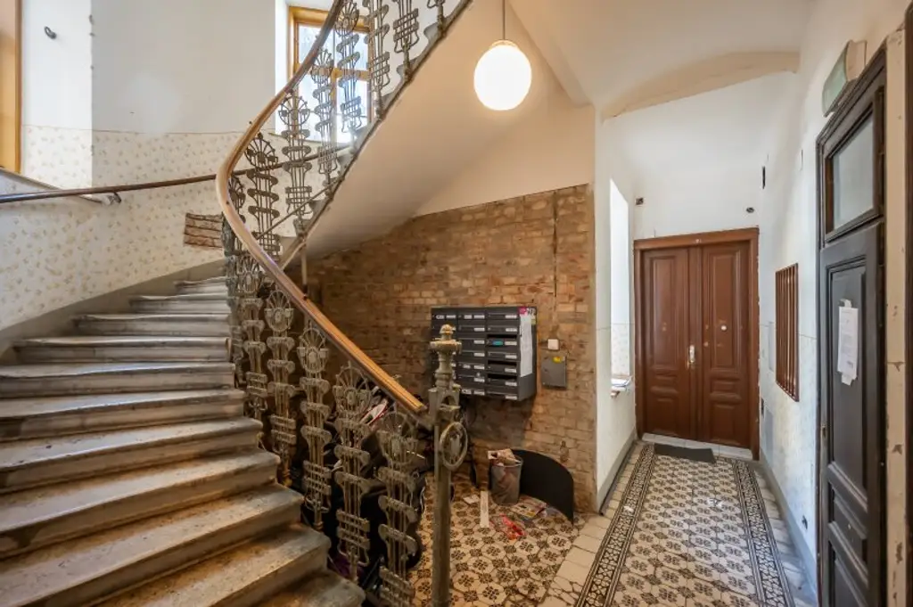 ++NEU++ sanierungsbedürftige 1-Zimmer Altbauwohnung in 1120!