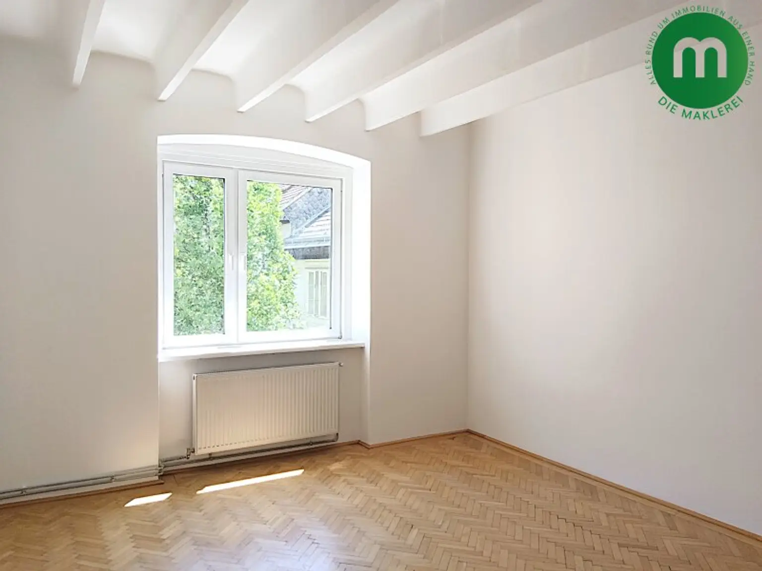 Unbefristete Miete: geräumiger 2-Zimmer-Altbau