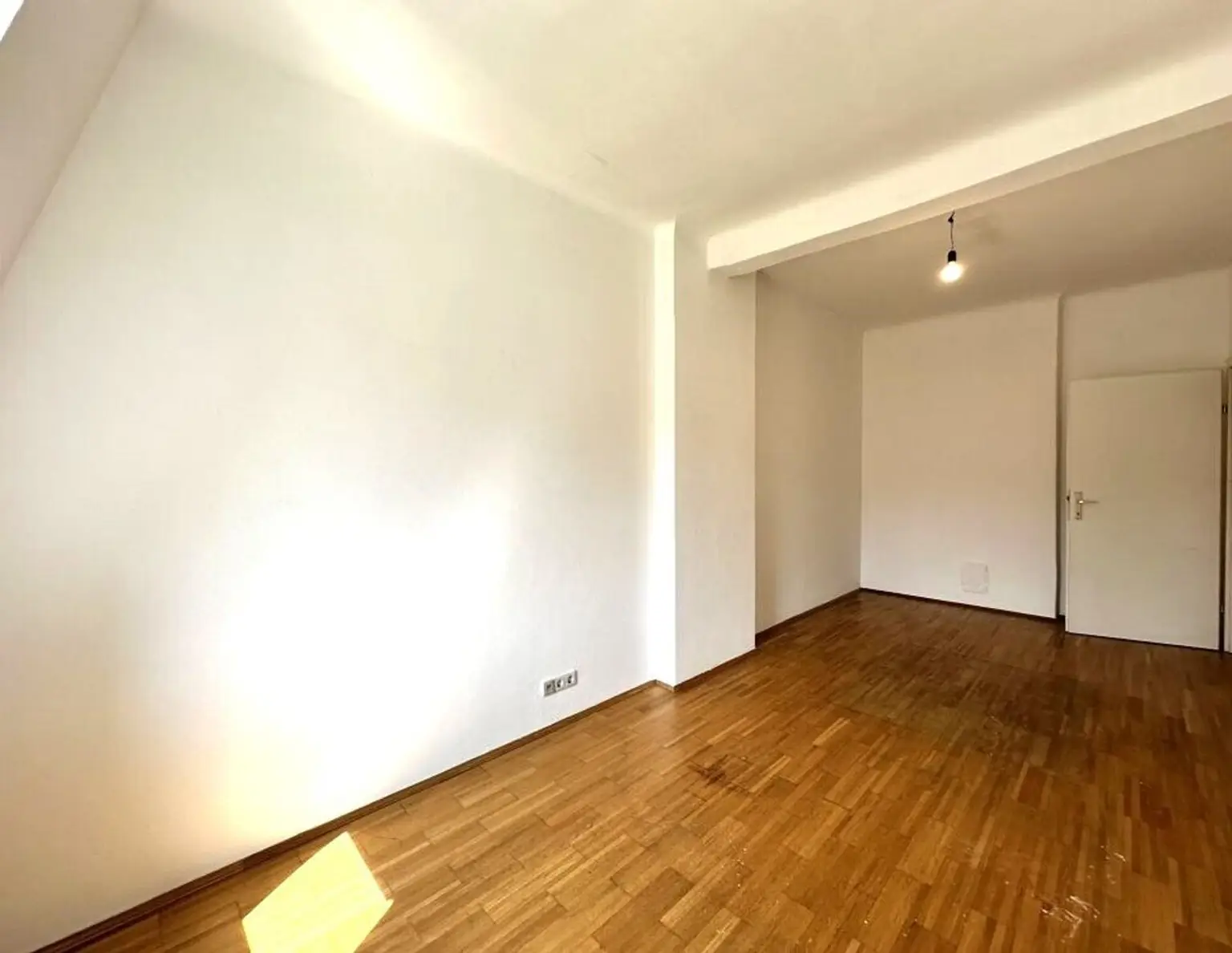PROVISIONSFREI - WG geeignet - Lichtdurchflutete 3-Zimmer Wohnung in ruhiger, zentraler Lage neben dem Augarten Graz