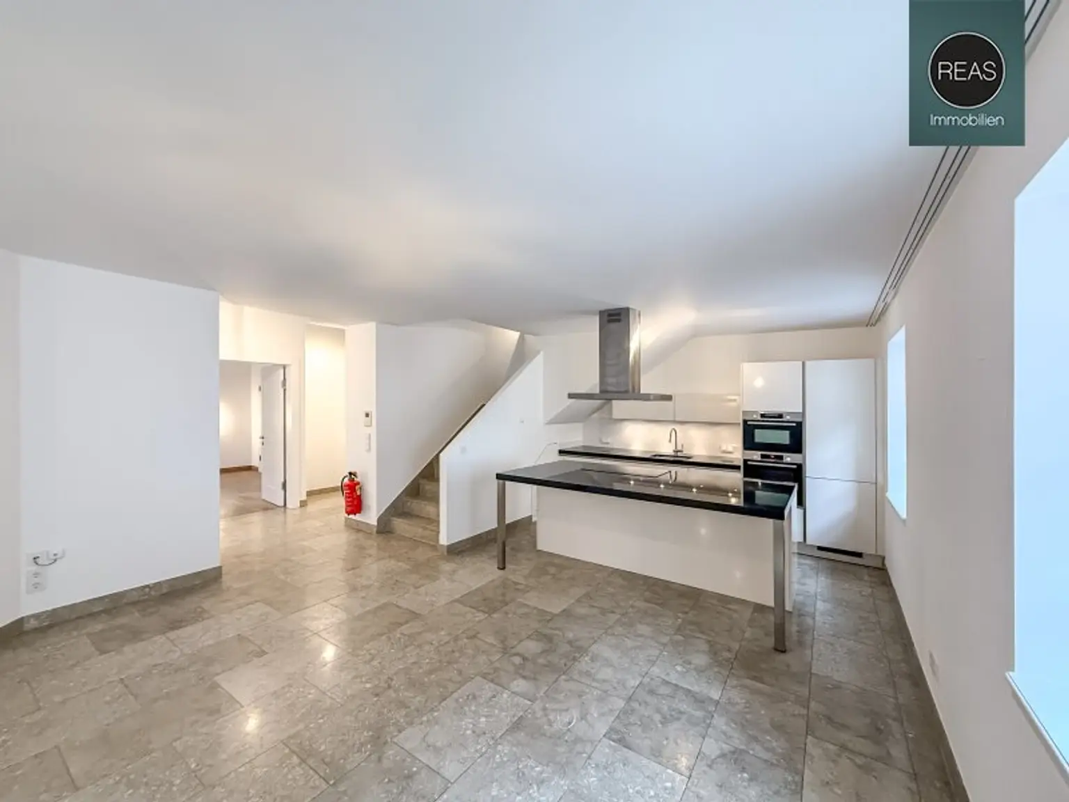 Provisionsfrei: Exklusives Maisonette - Apartment mit Loggia und Terrasse beim Beethoven Museum und Pfarrplatz! Garagen verfügbar!