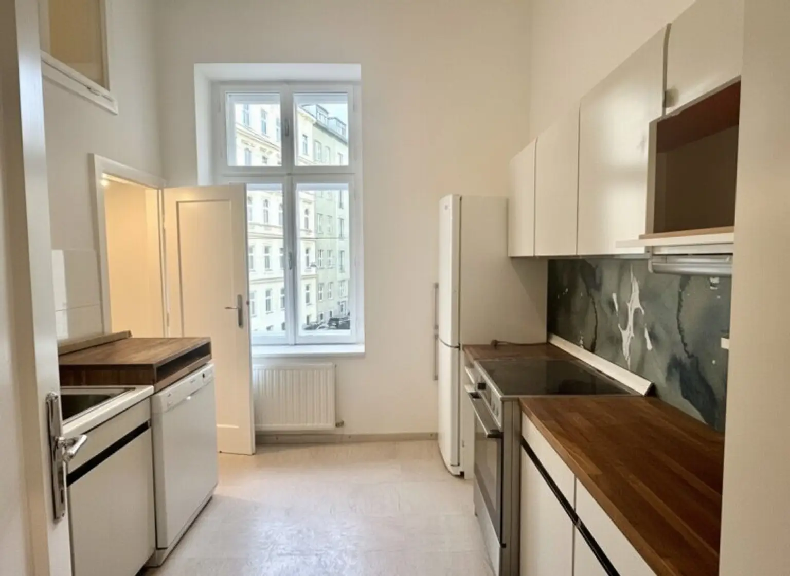 NEU! ERSTBEZUG! Geräumige 1-Zimmerwohnung in wunderschönem Stilaltbau zu vermieten!