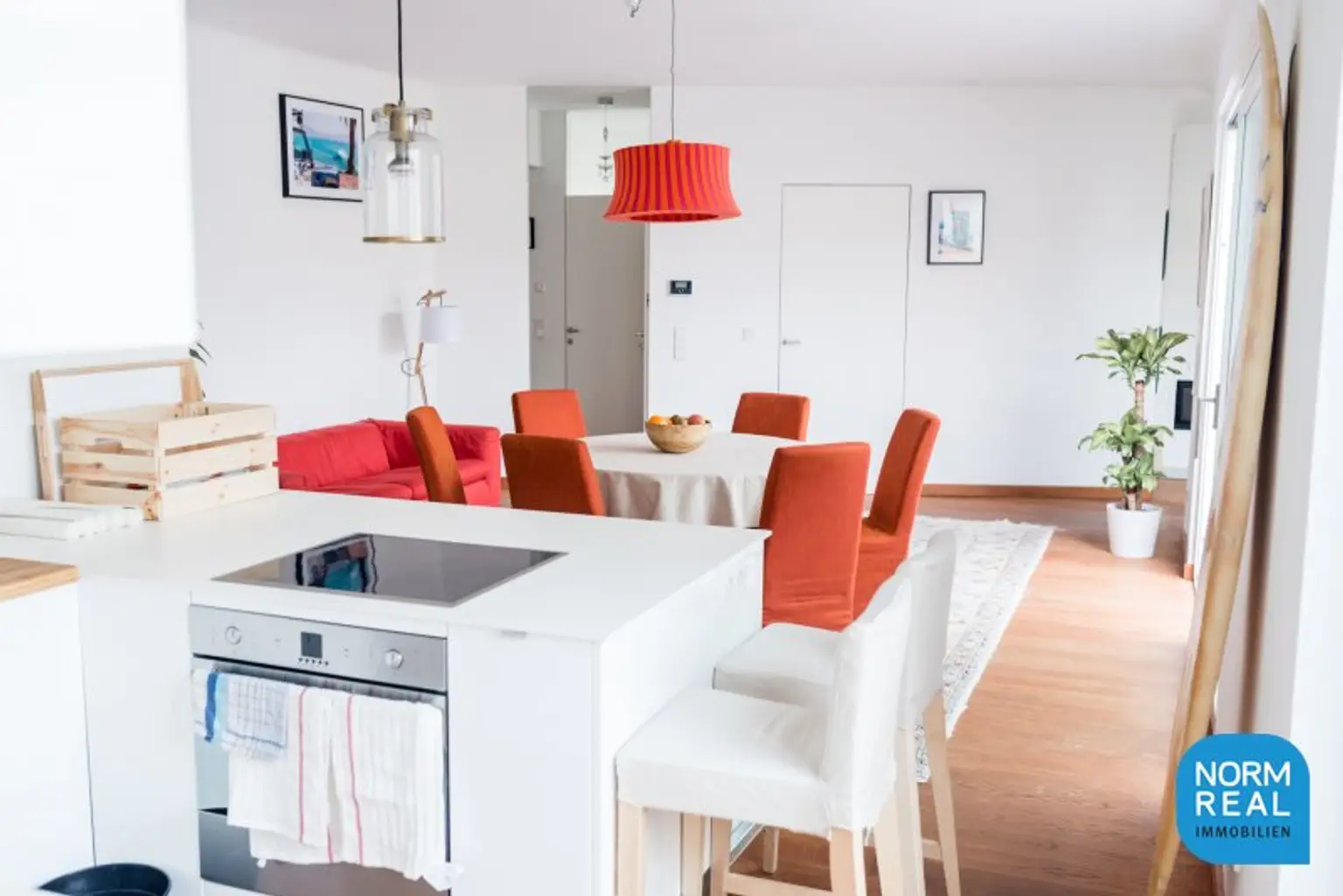 Komplett möblierte Dachgeschosswohnung mit Terrasse