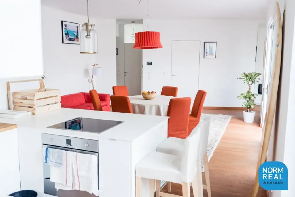 Komplett möblierte Dachgeschosswohnung mit Terrasse