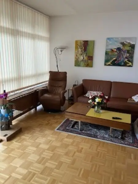 Schöne, sonnige Maisonette 3-Zimmer-Wohnung mit großer Dachterrasse sowie 2 Balkonen und 2 PKW-Abstellplätzen in Salzachnähe/Josefiau zu verkaufen