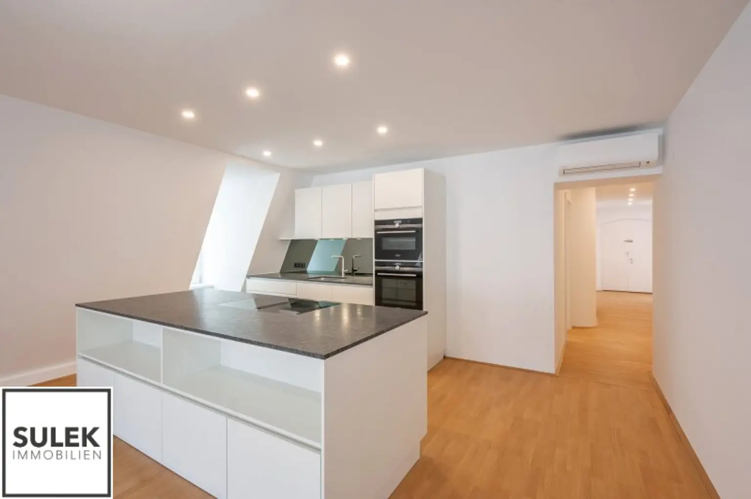 VIDEO-TOUR: traumhafte 3 Zimmer DG-Wohnung mit großem Wohnsalon in Bestlage * mit Blick zum Stephansdom *