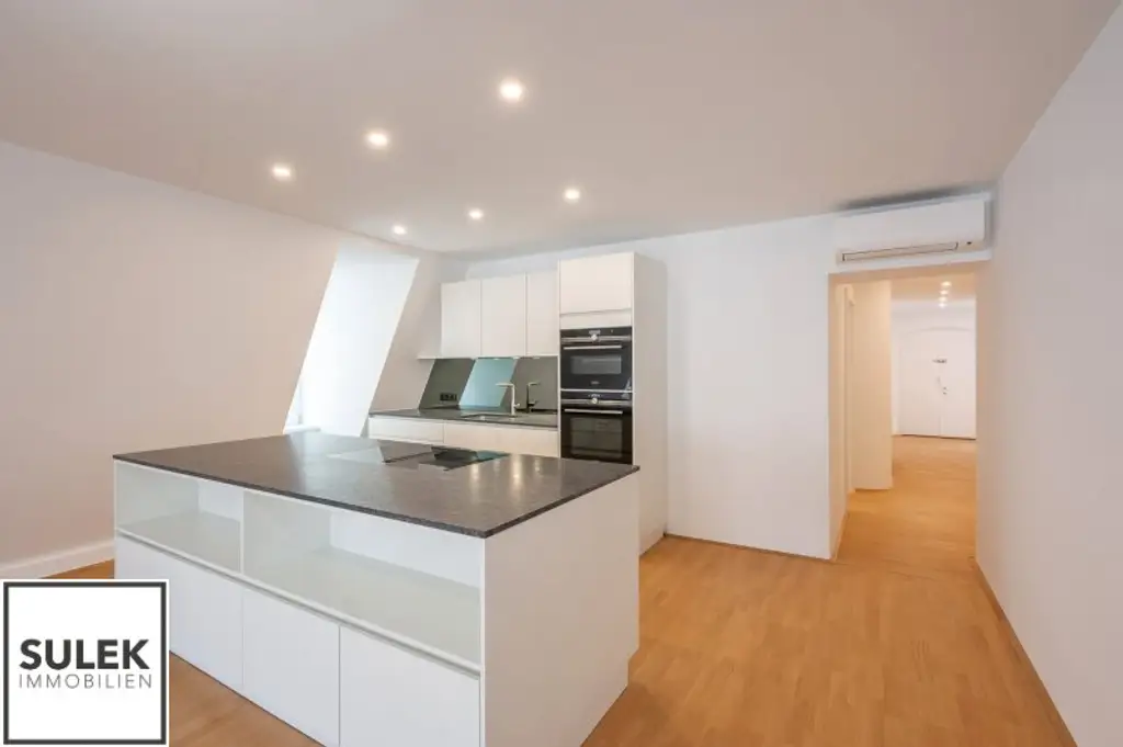 VIDEO-TOUR: traumhafte 3 Zimmer DG-Wohnung mit großem Wohnsalon in Bestlage * mit Blick zum Stephansdom *