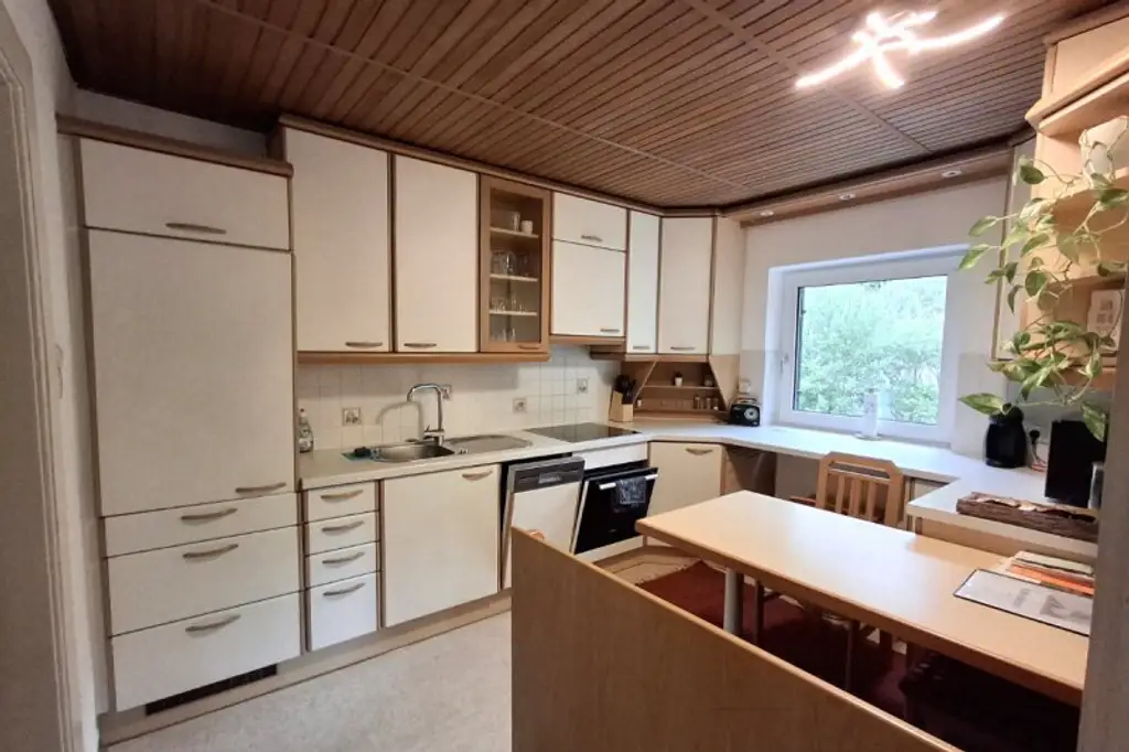 Gepflegte 3-Zimmer-Wohnung mit Balkon und Garage zu mieten